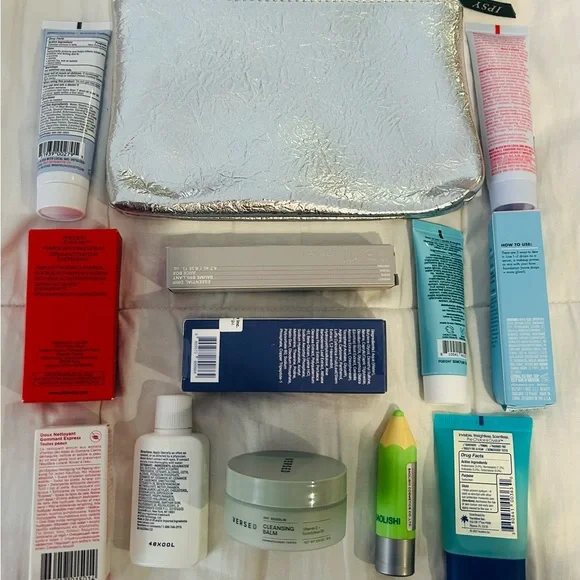 Makeup Kit & Bag NWT - Picture 2 of 2